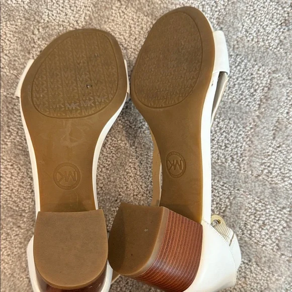 Michael Kors Elegant White Sandals - Picture 6 of 6